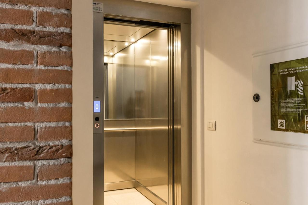 Veronetta Stunning Rooftop With Lift Huoneistohotelli