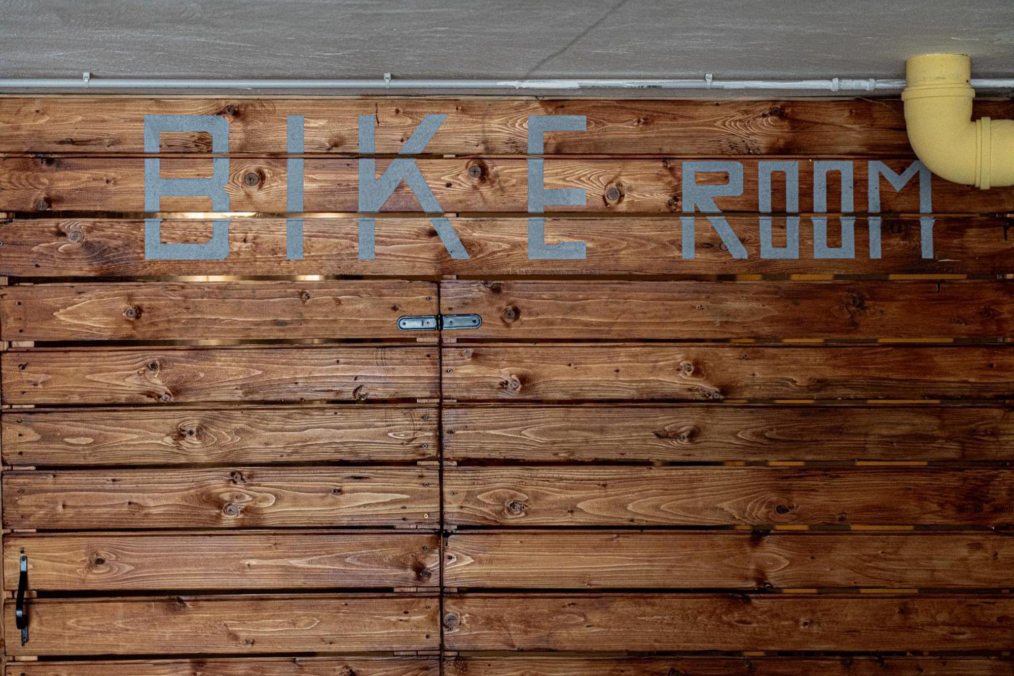Bed And Bike 2*