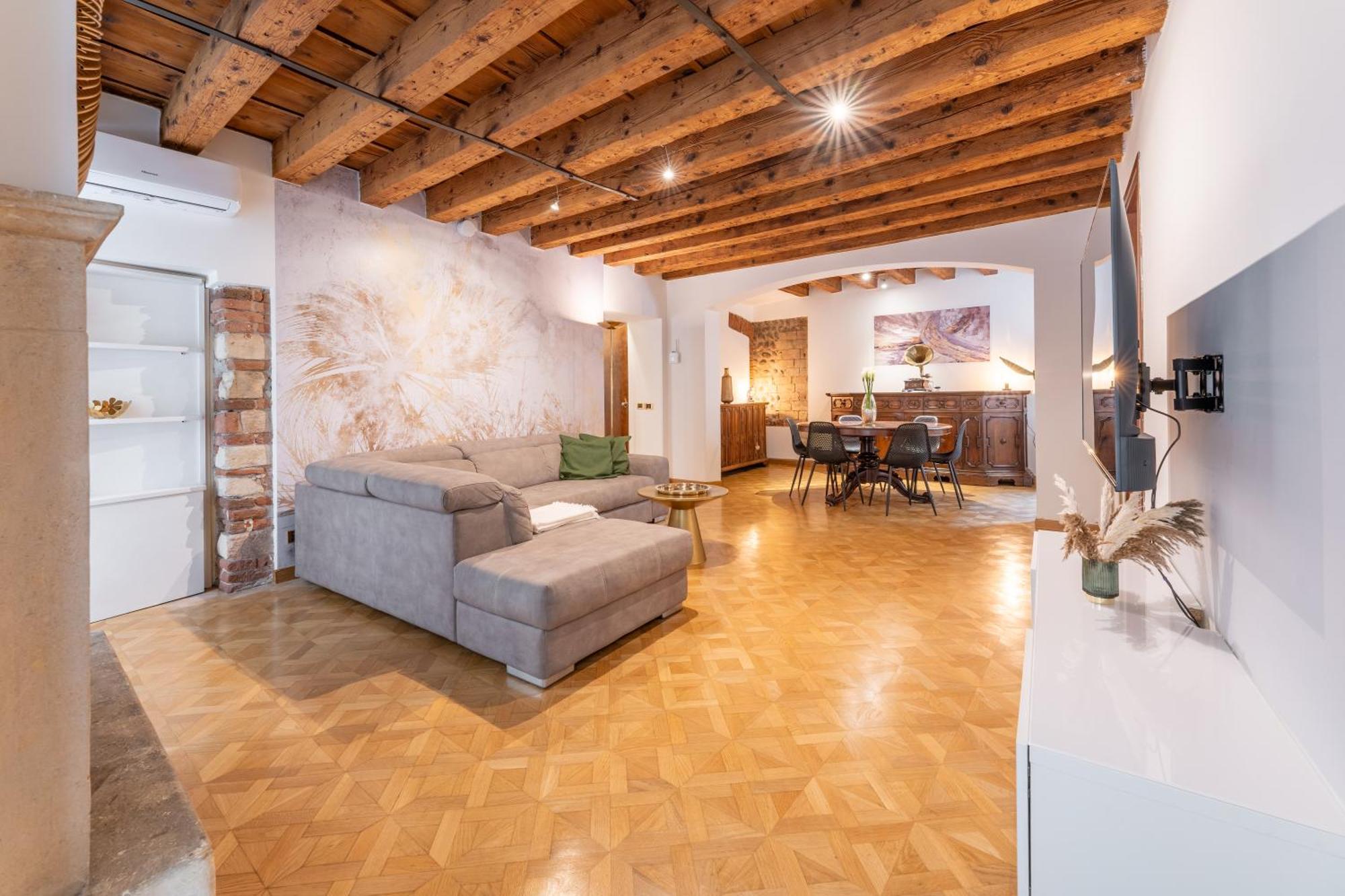 Sgarzerie Luxury Flat 2 120mq Huoneisto *