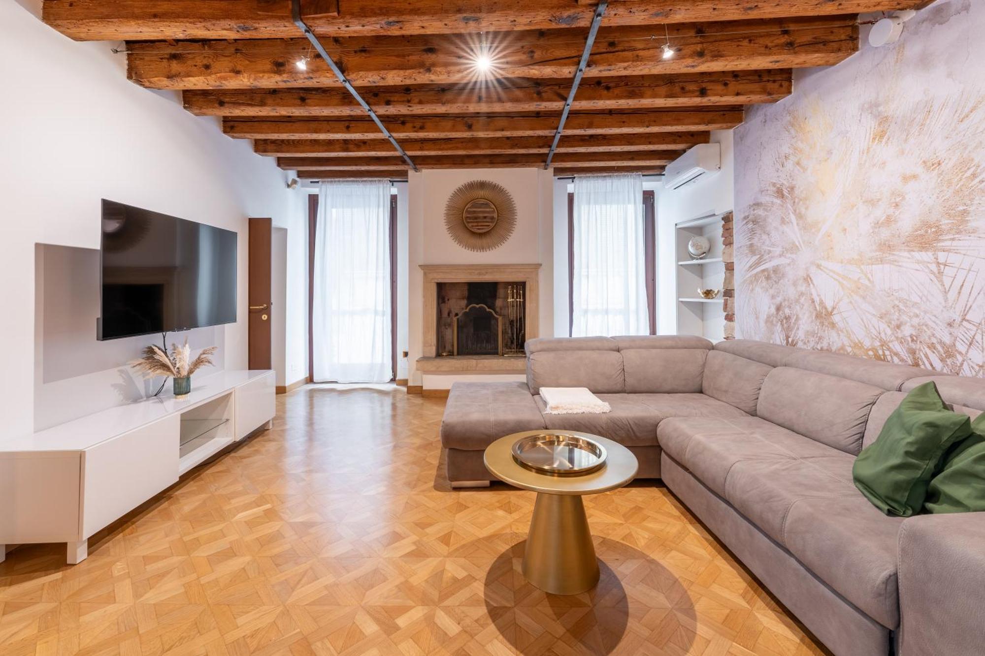 Huoneisto Sgarzerie Luxury Flat 2 120mq