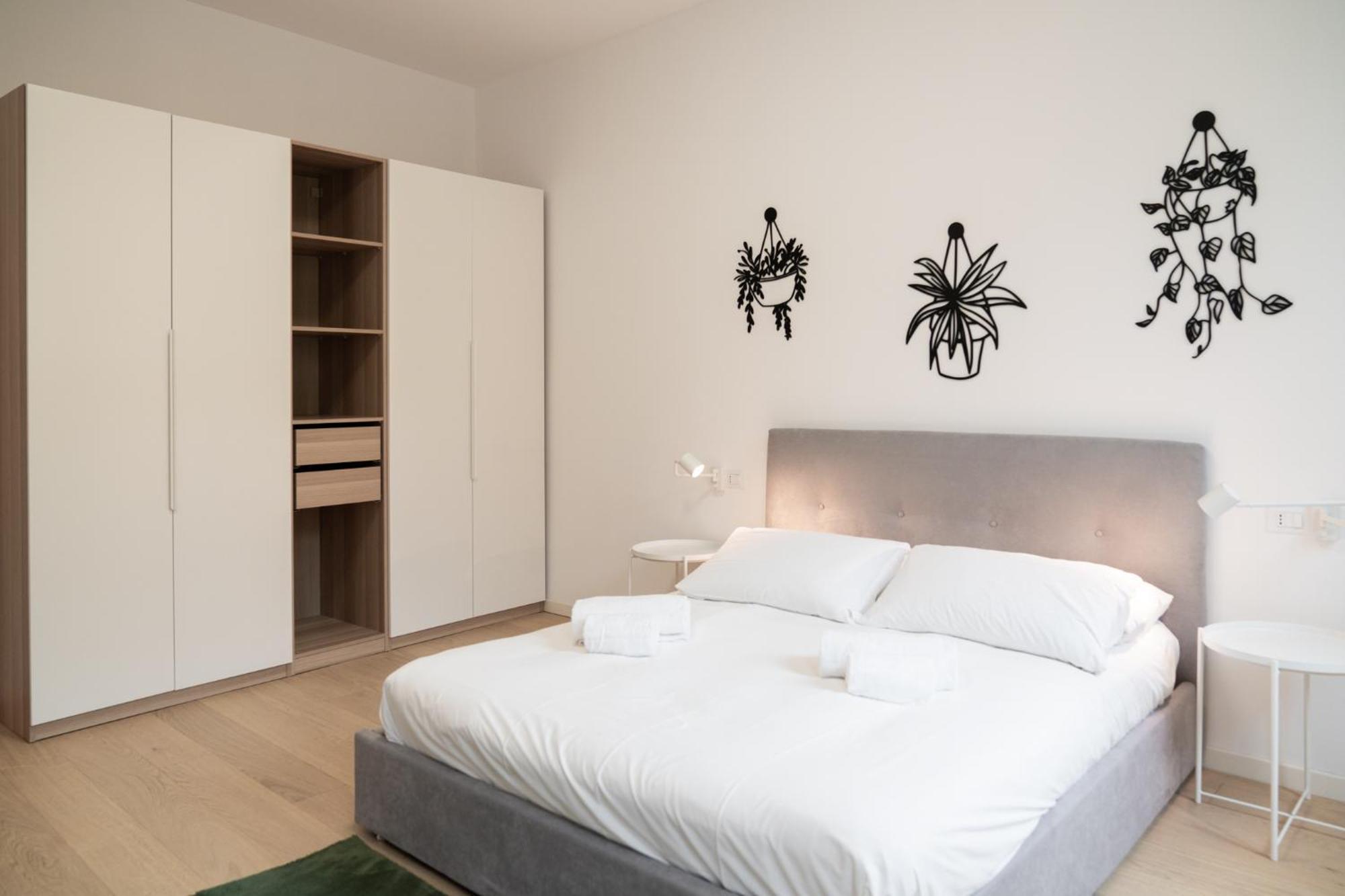 Palazzo Delle Guglie By Postcardsfrom Aparthotel *