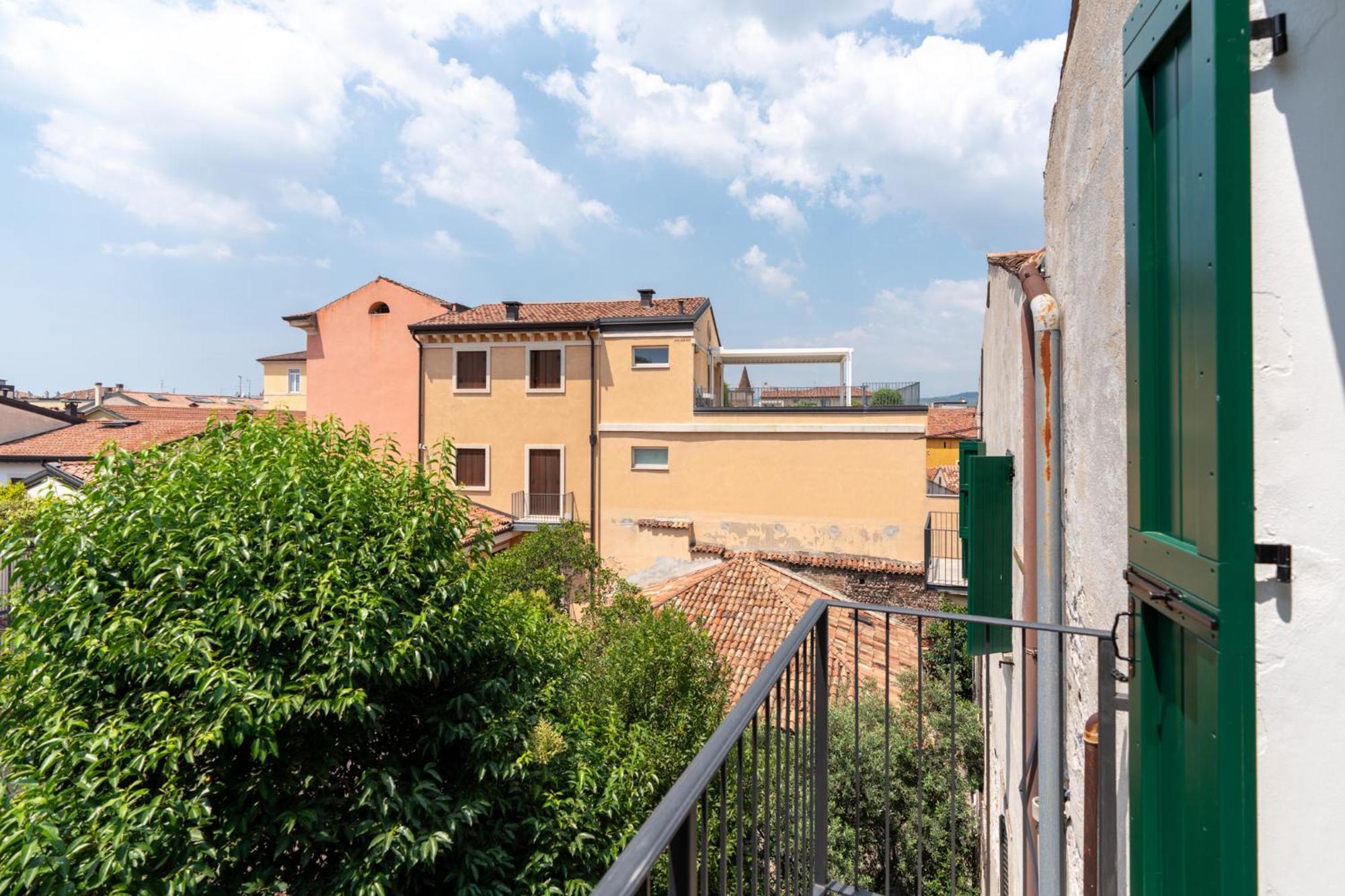 Palazzo Delle Guglie By Postcardsfrom Aparthotel Verona