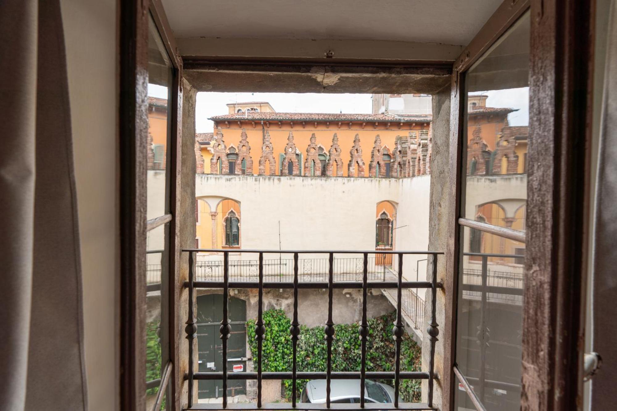 Aparthotel Palazzo Delle Guglie By Postcardsfrom