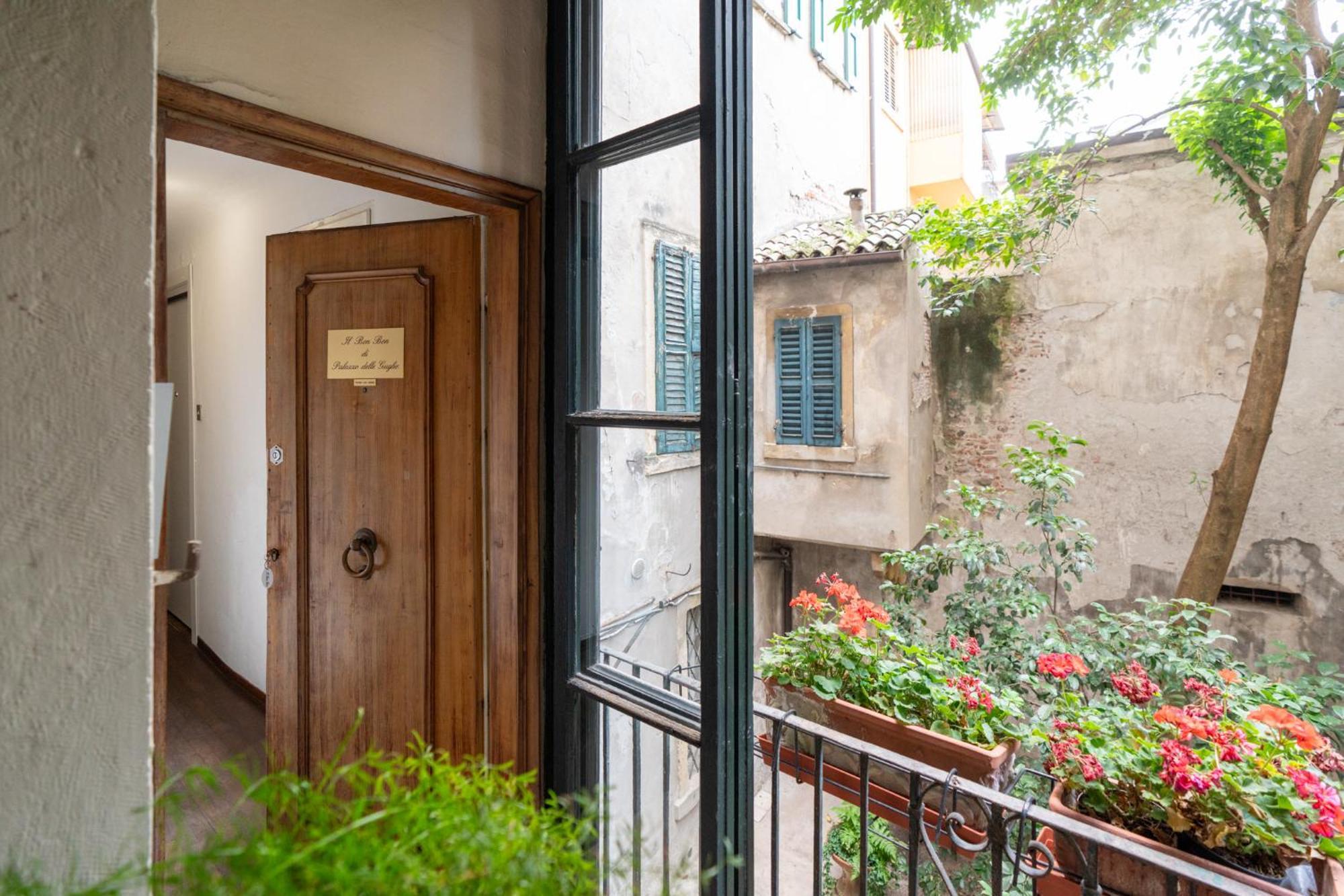 Palazzo Delle Guglie By Postcardsfrom Aparthotel Verona