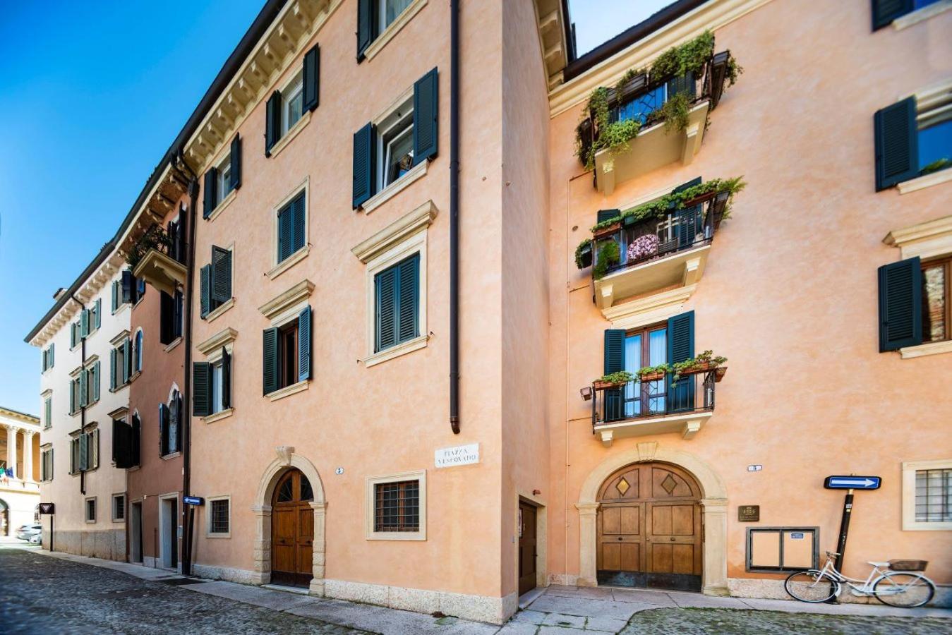 Italianflat - Piazza Vescovado Terrace Apartment Verona