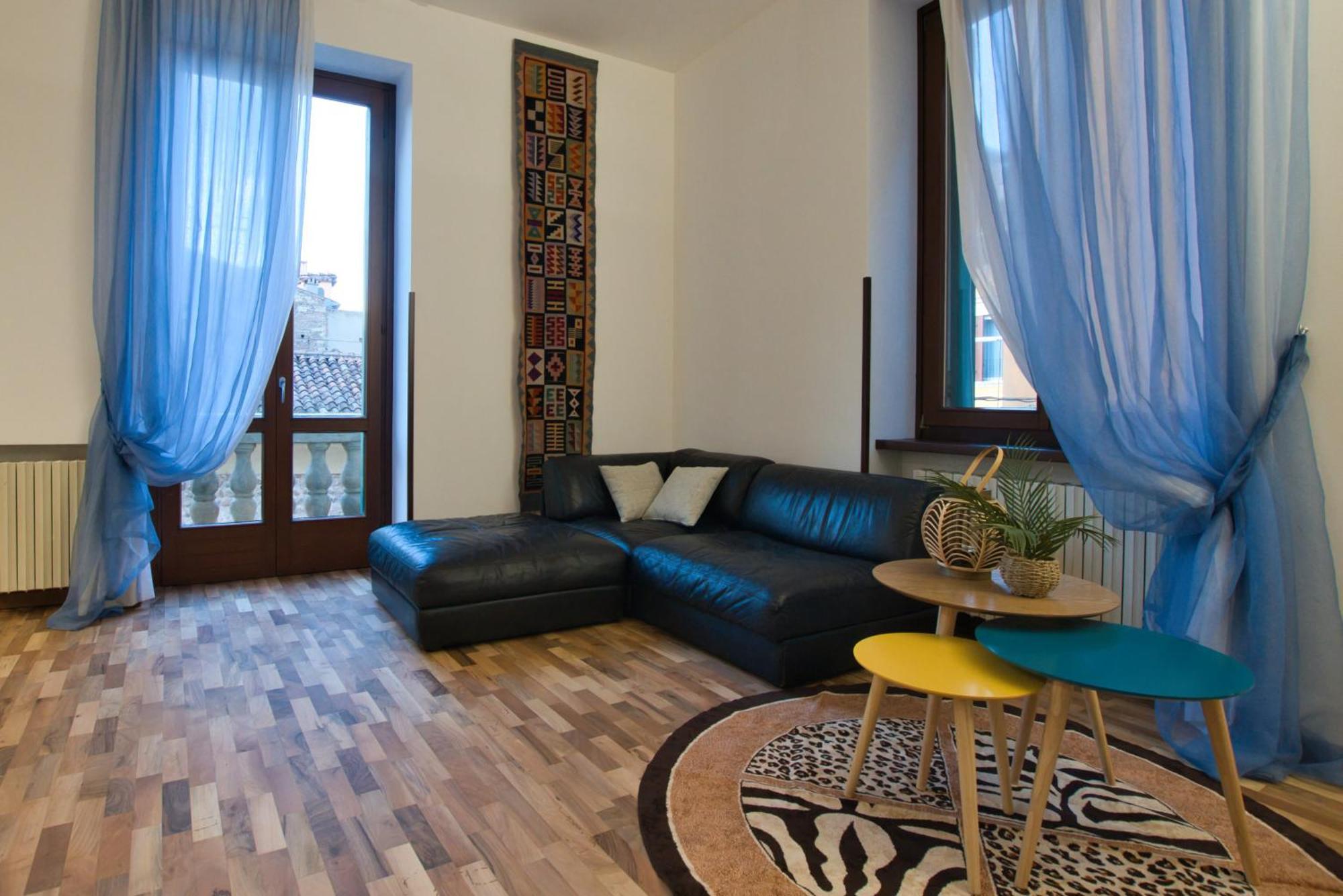 Pied A Terre - La Căn hộ *