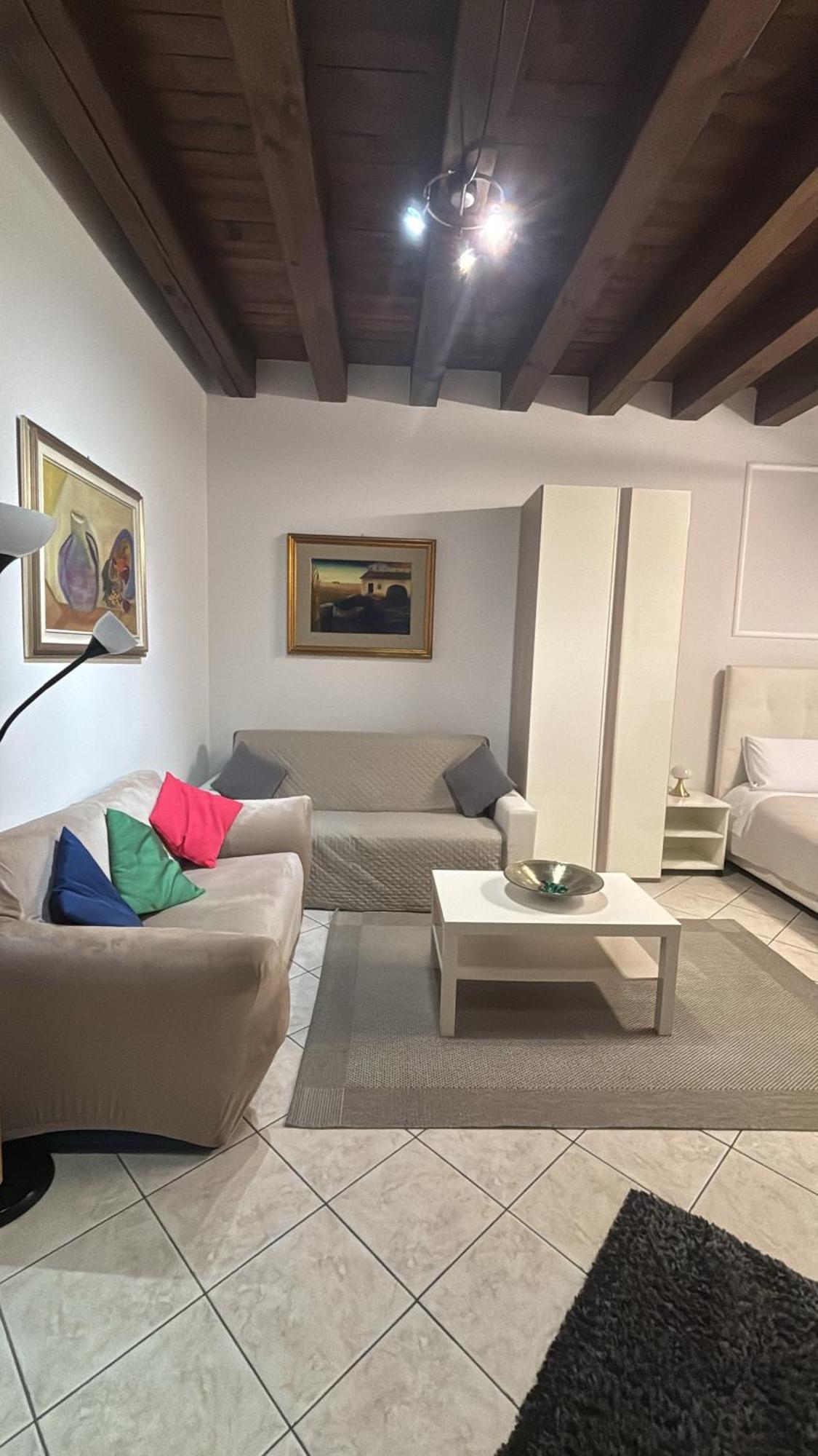 Monolocale In Piazza Isolo Apartment *