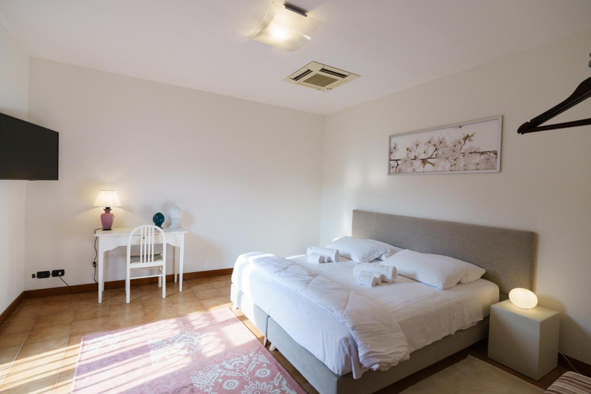 Palazzo Delle Guglie By Postcardsfrom Aparthotel *