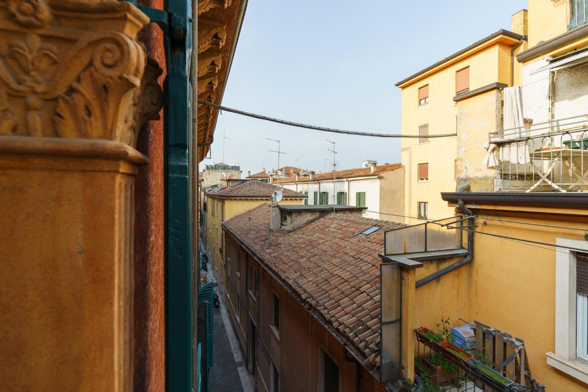 Palazzo Delle Guglie By Postcardsfrom Aparthotel
