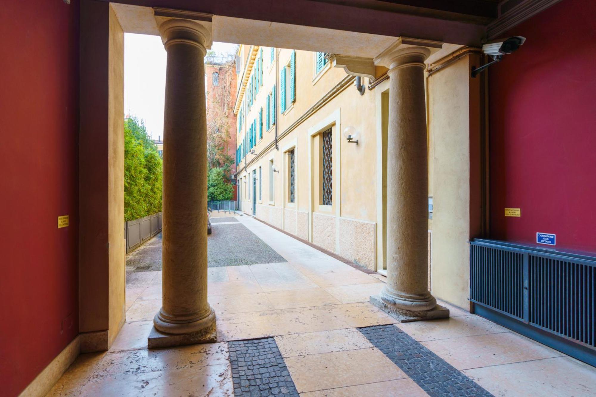 Palazzo Delle Guglie By Postcardsfrom Aparthotel *