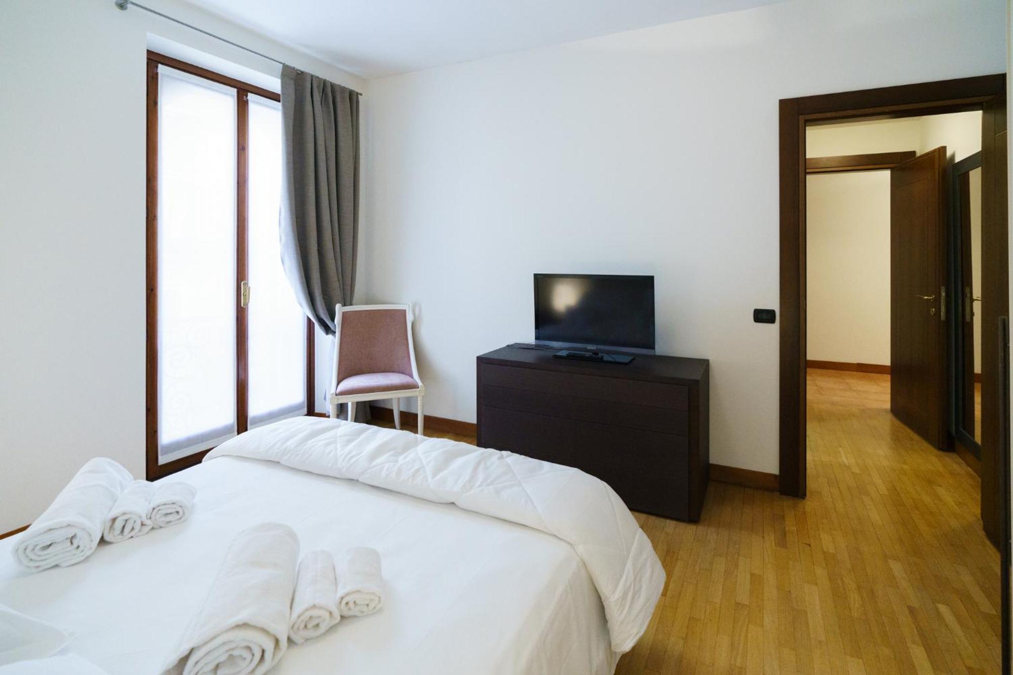Palazzo Delle Guglie By Postcardsfrom Aparthotel Verona