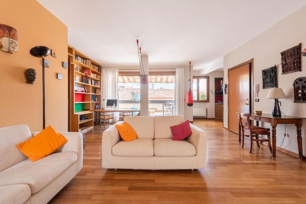 Apartment Penthouse With Terrace Near Arena *