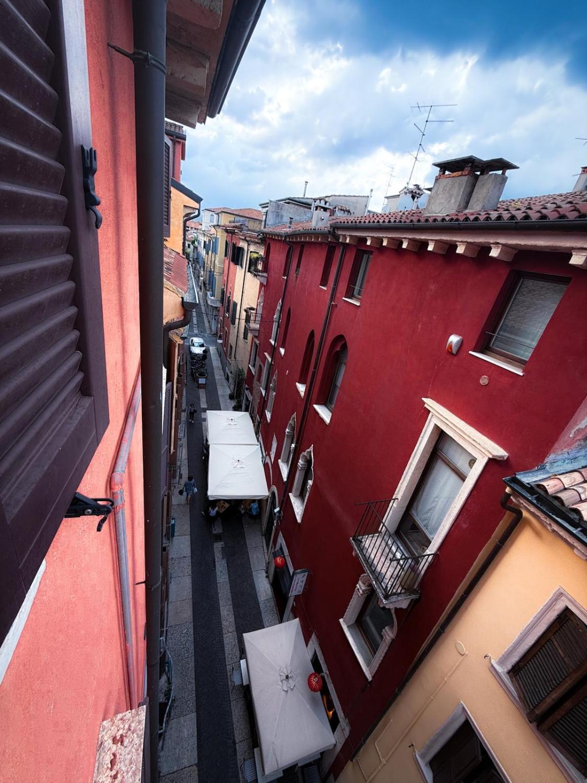 At Piazza Erbe Skyline View Free Parking *