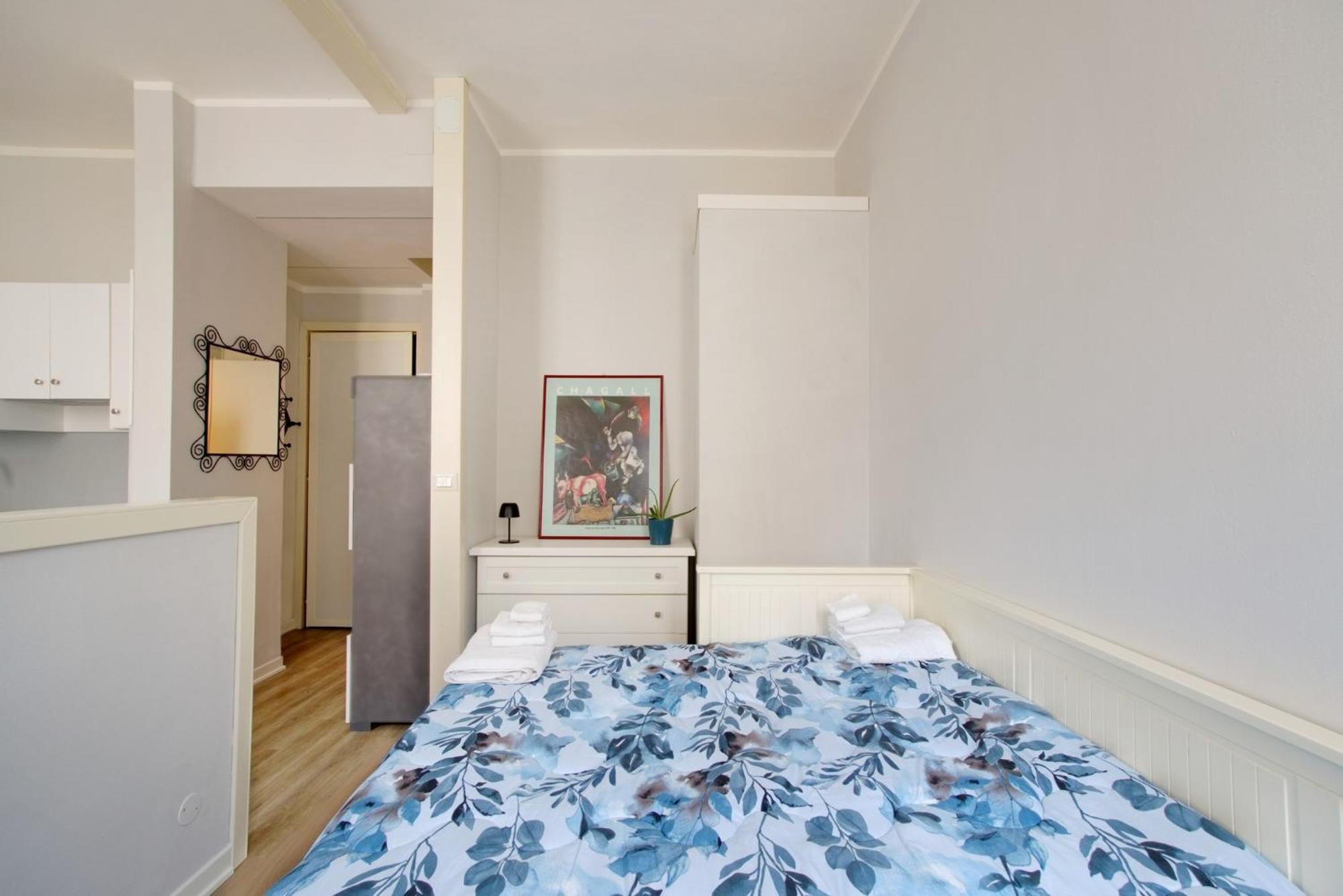 Guesthost - Comfy Studio-flat Near Center