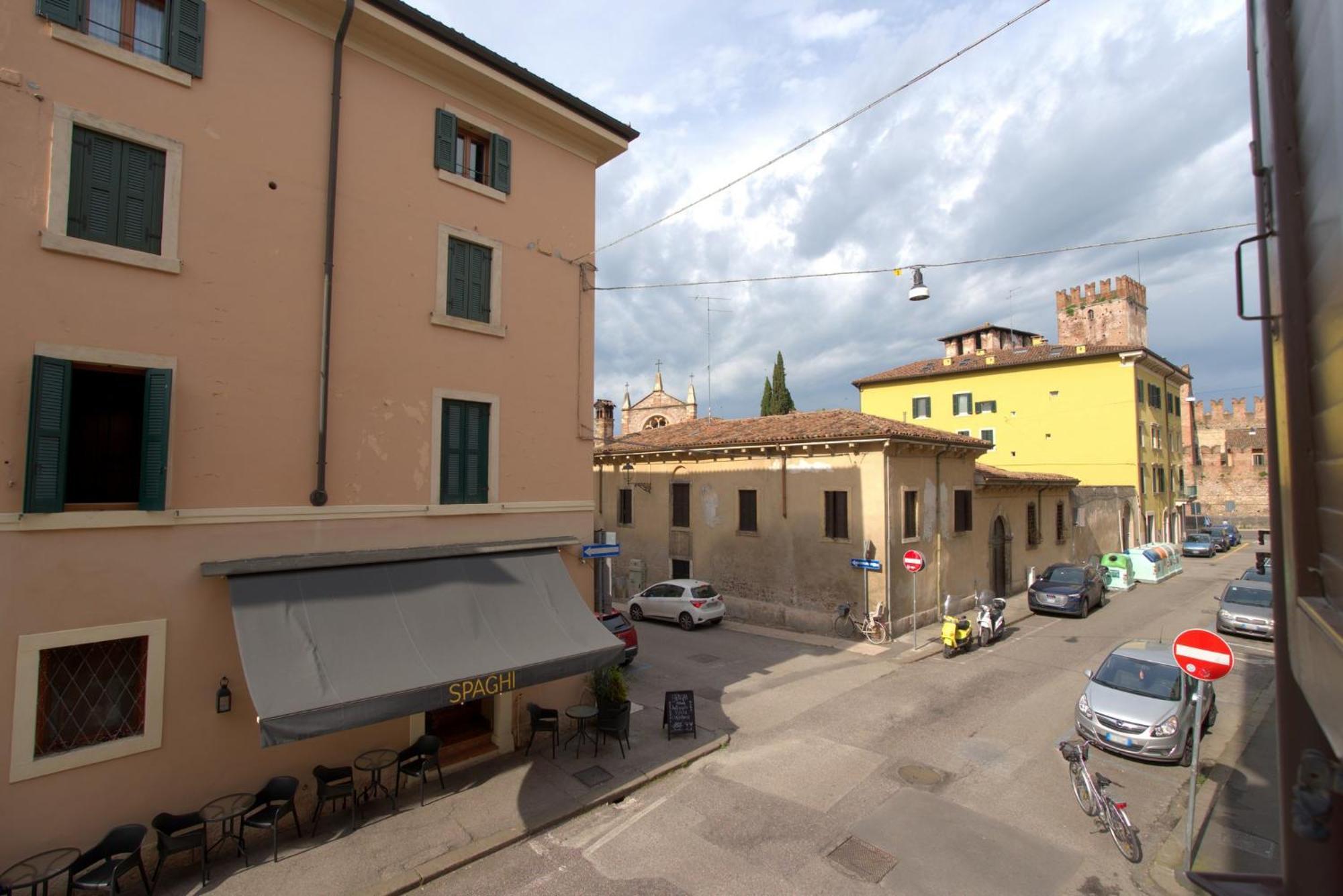Guesthost - Comfy Studio-flat Near Center Verona
