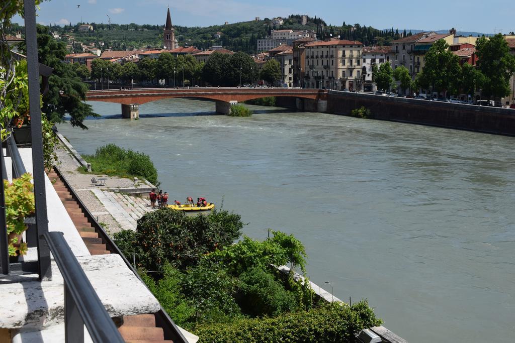 Huoneisto La Terrazza Sul Fiume Verona