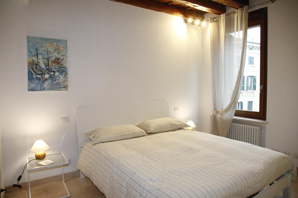 Centre 2 Bedroom Flat *
