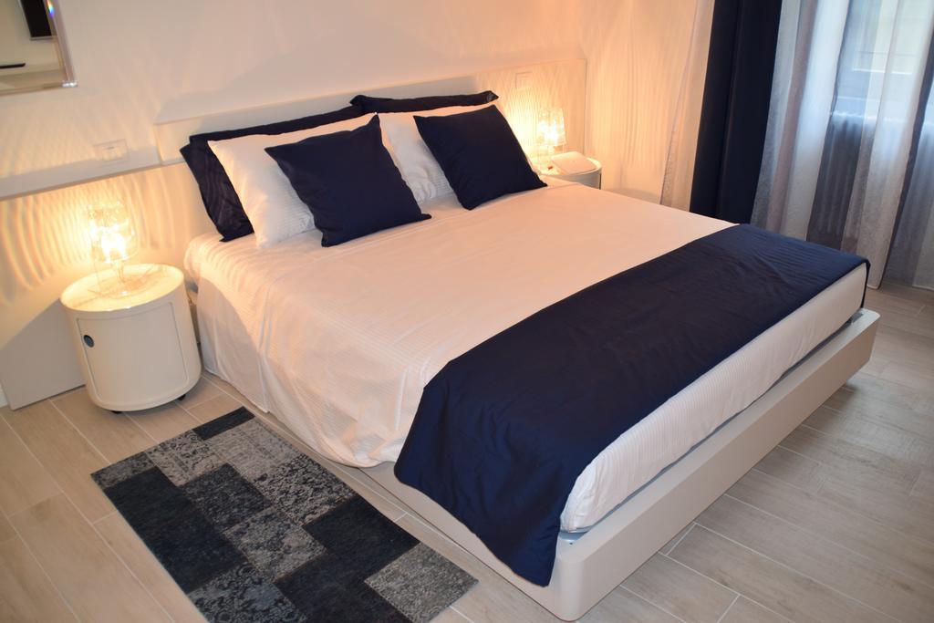 Apartment White *