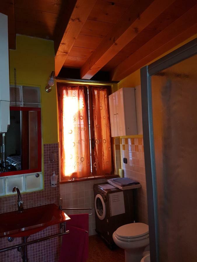 Dora Baltea Monolocale Primo Piano Mansarda Secondo Piano Gasthof *