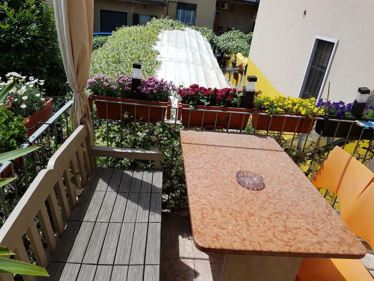 Dora Baltea Monolocale Primo Piano Mansarda Secondo Piano Verona