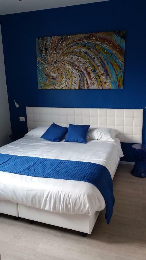Bed & Breakfast Color 3*