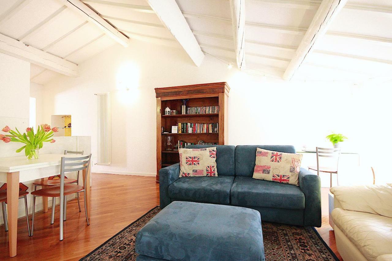 Bianco Apartment *