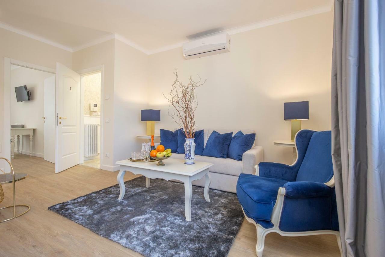 Crys: Apartments, Holiday, Business, Blu *