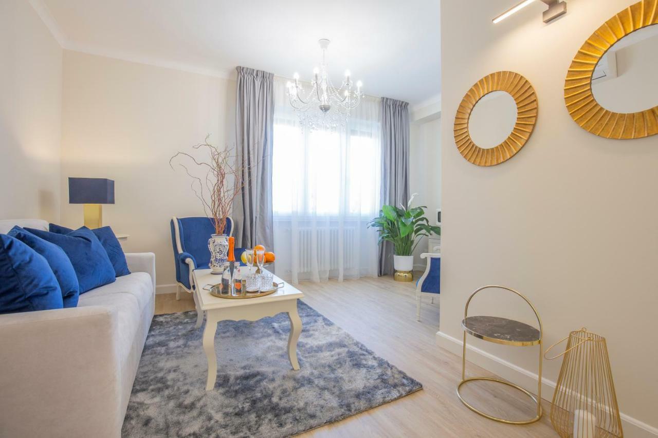 Apartamento Crys: Apartments, Holiday, Business, Blu *