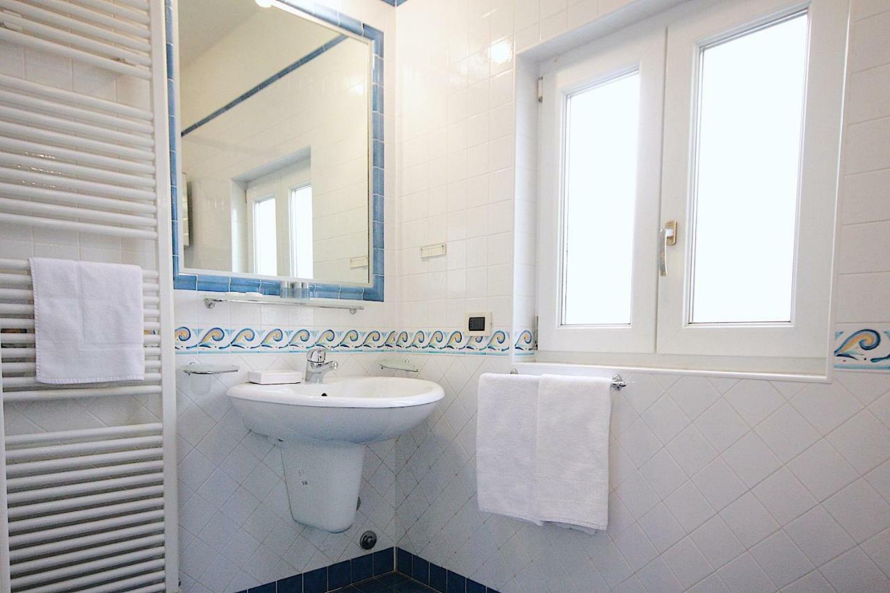 Bianco Apartment *